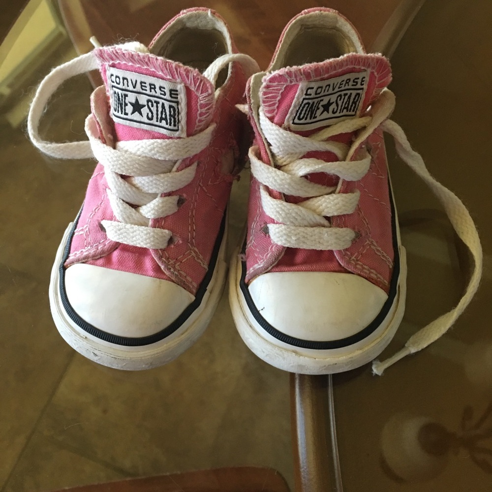 Size 5 converse all stars